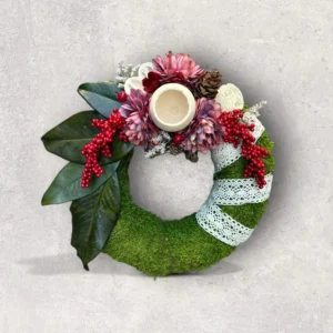 Selyemvirágos mohás koszorú száraz díszekkel és fehér szalaggal