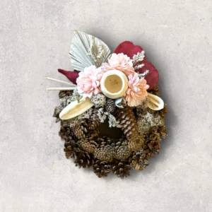 Tobozos koszorú rózsaszín selyemvirággal